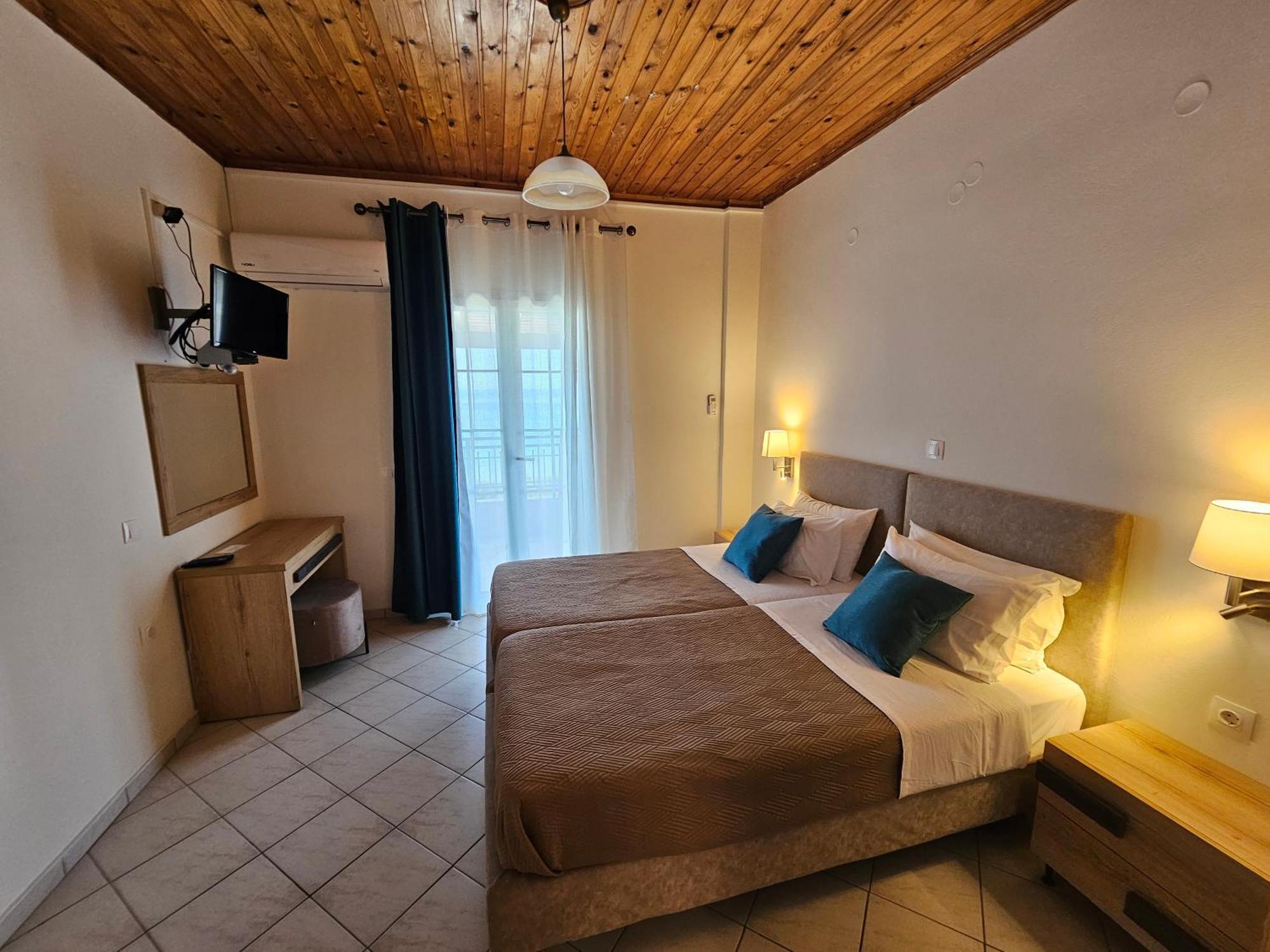 Fotini'S Apartments - Pelekas Beach ภายนอก รูปภาพ