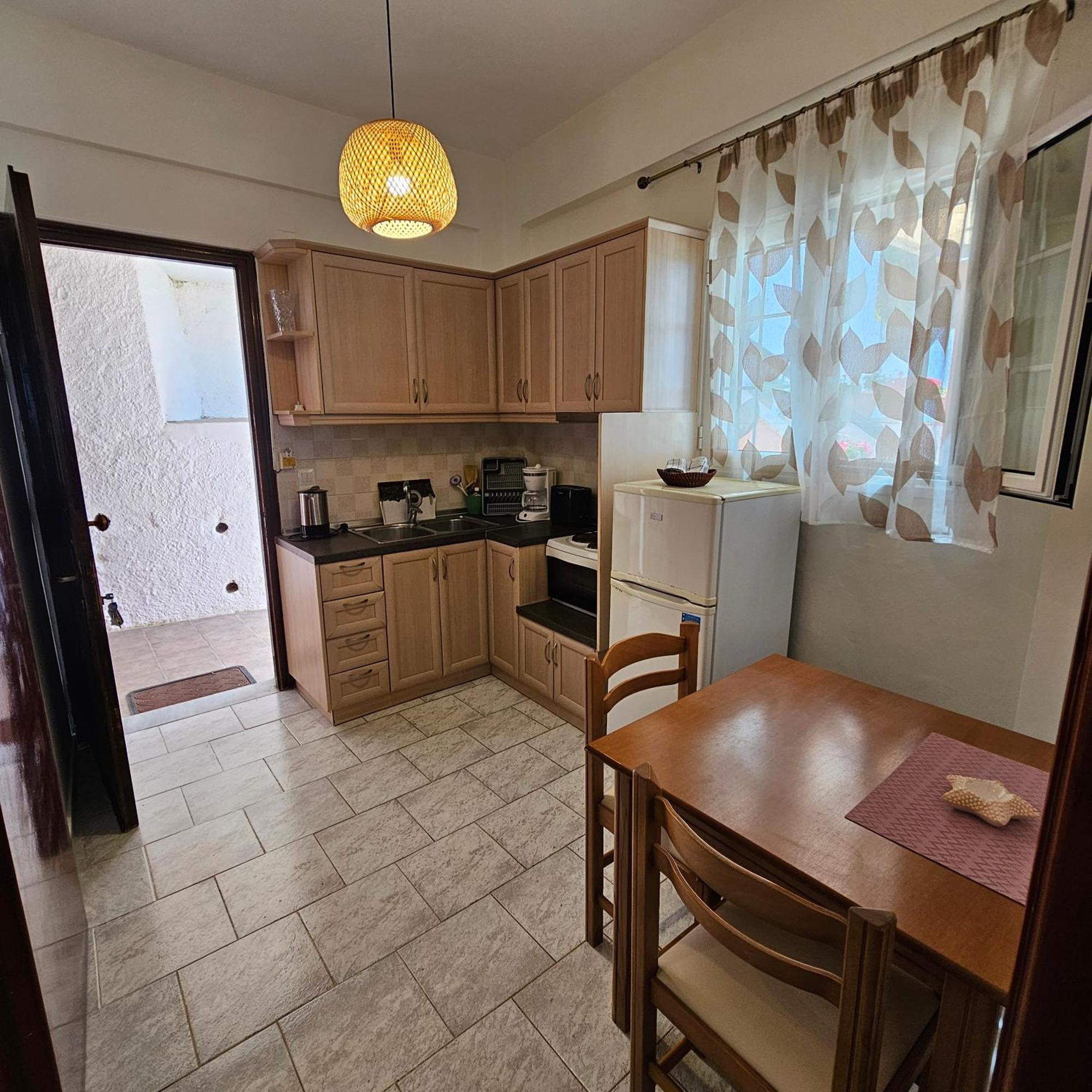 Fotini'S Apartments - Pelekas Beach ภายนอก รูปภาพ